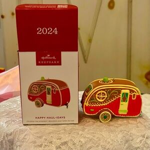 2024 Hallmark Christmas Ornament,NEW
Happy Haul-Idays Gingerbread Camper